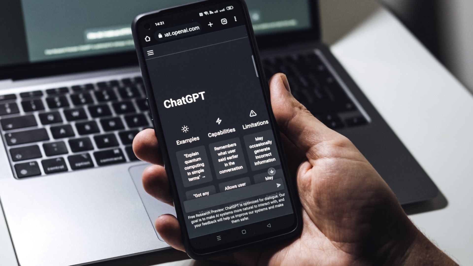 ChatGPT став доступний на смартфонах: які нові функції з'явилися у додатку
