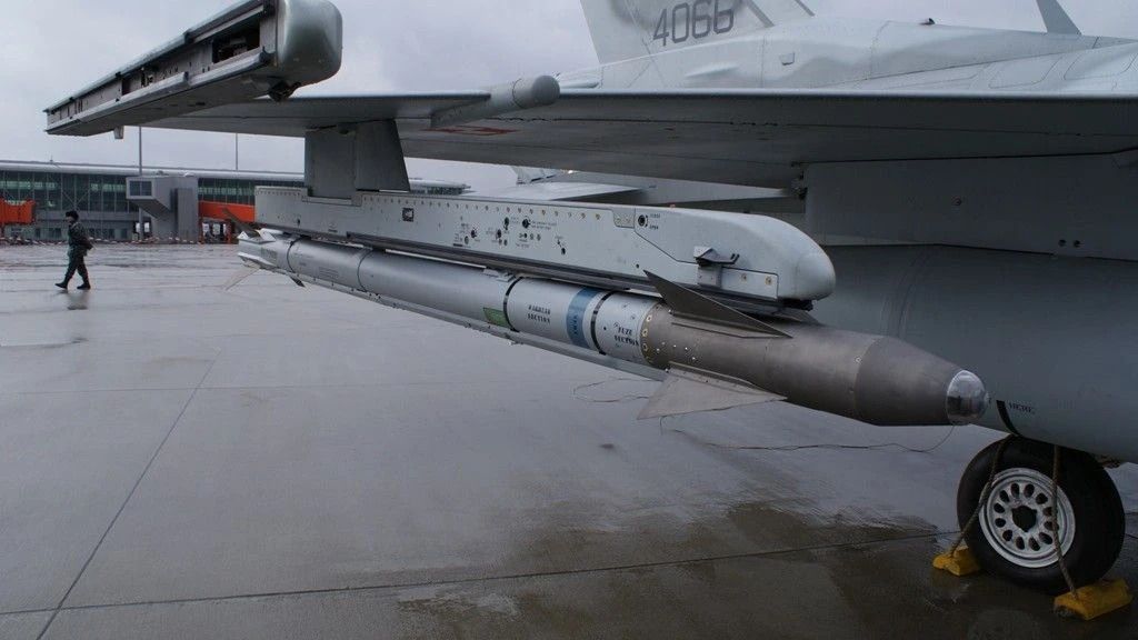 Україна отримає від Канади ракети AIM-9 класу “повітря-повітря“