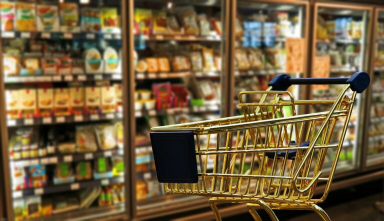 Супермаркети “Ашан“ знизили вартість популярних продуктів: за якими цінами можна купити м'ясо, молочку, овочі та фрукти - today.ua