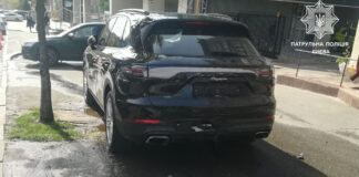 Киевлянка неправильно припарковала Porsche Cayenne и его повредил огонь - today.ua
