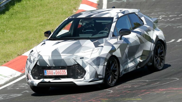 В Германии тестируют Toyota C-HR нового поколения - today.ua