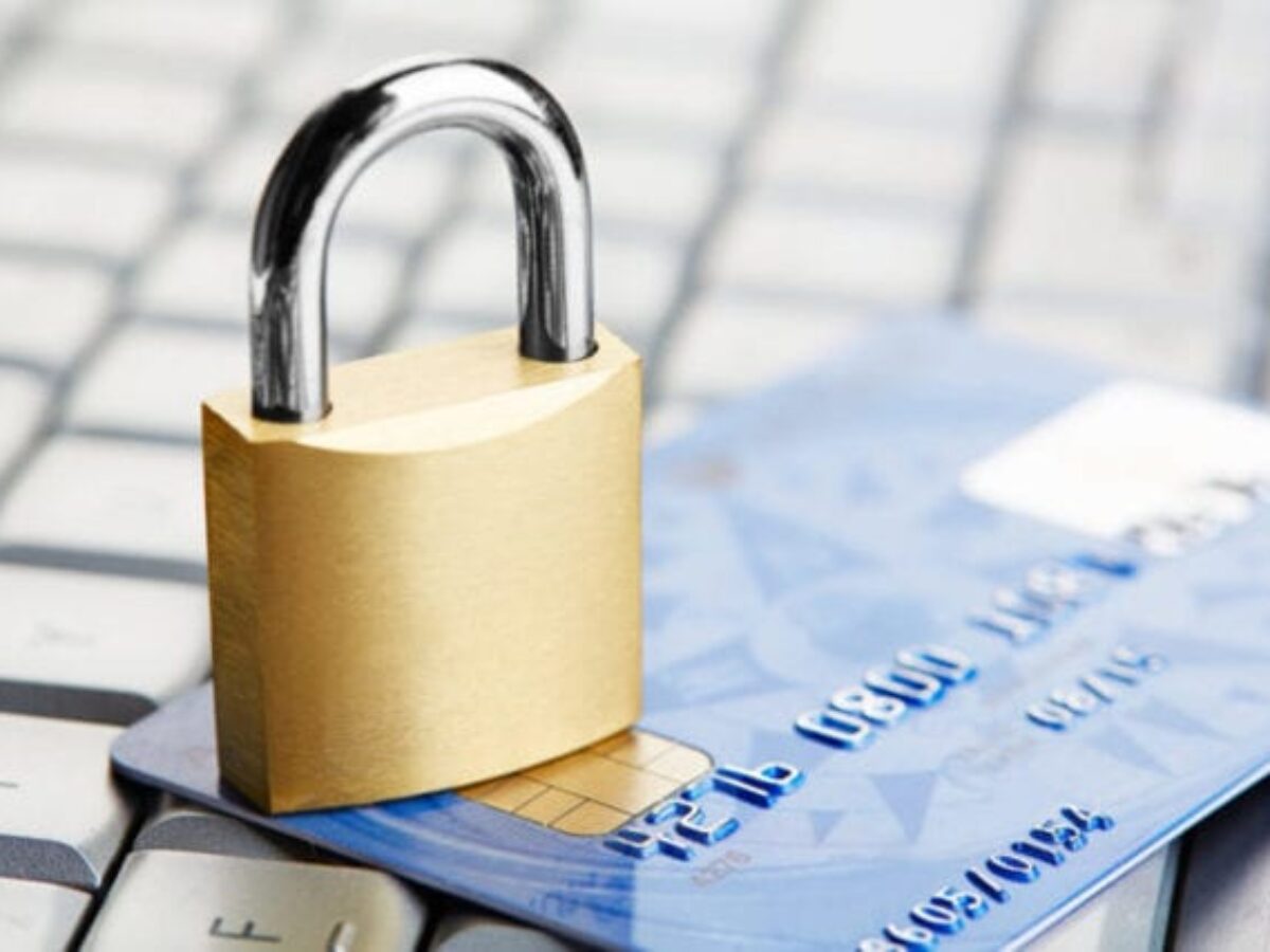 Українці лишилися своїх зарплат після арешту рахунків за борги: коли знімуть санкції