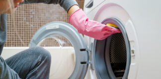 Одно дешевое средство поможет очистить стиральную машинку от запаха и бактерий - today.ua