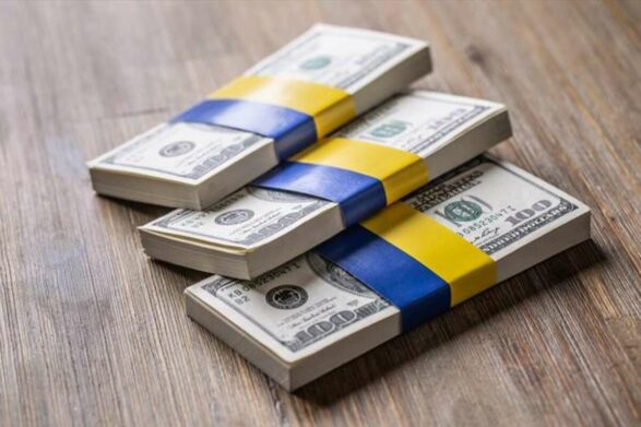 Долар подорожчав, а євро подешевшало: на скільки змінився курс валют в Україні 1 травня