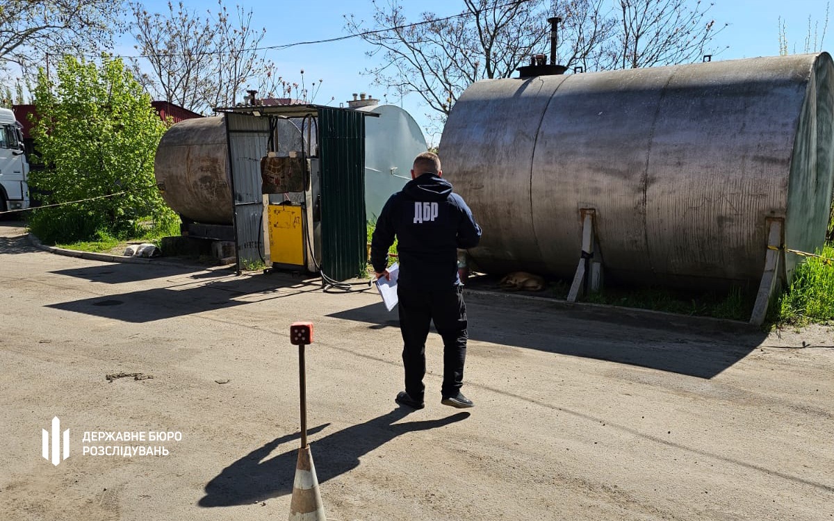 ДБР викрила масштабну схему продажу підробленого бензину в Україні ДБР викрила масштабну схему продажу підробленого бензину в Україні - today.ua