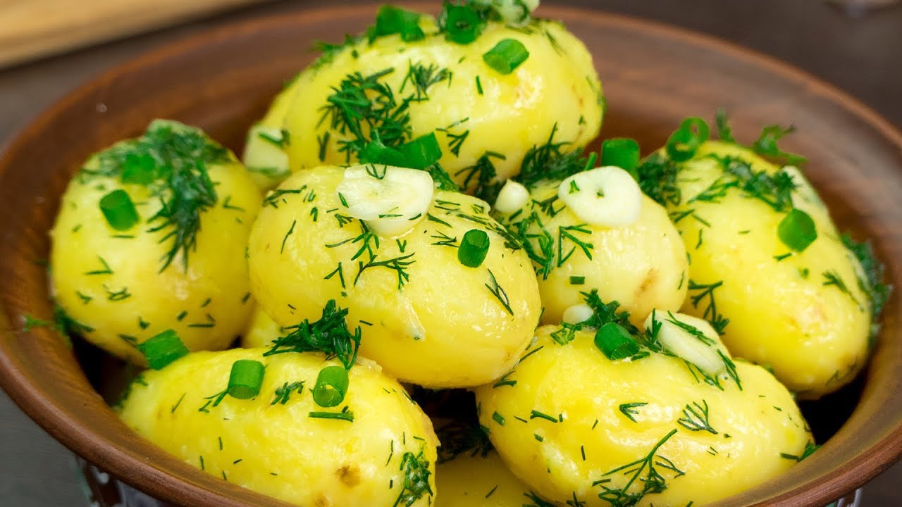 Небезпечно для здоров'я: кому та чому не можна їсти молоду картоплю