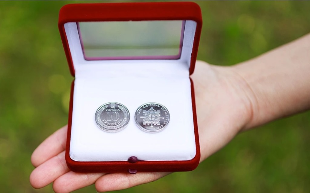 НБУ ввел в оборот новую монету номиналом 10 гривен: в чем ее особенность