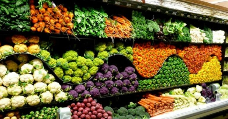 Ціни пішли врізнобій: як змінилася вартість овочів і фруктів у торгових мережах - today.ua