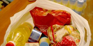 Еще один благотворительный фонд начал выдачу продуктовых наборов украинцам: как получить помощь - today.ua