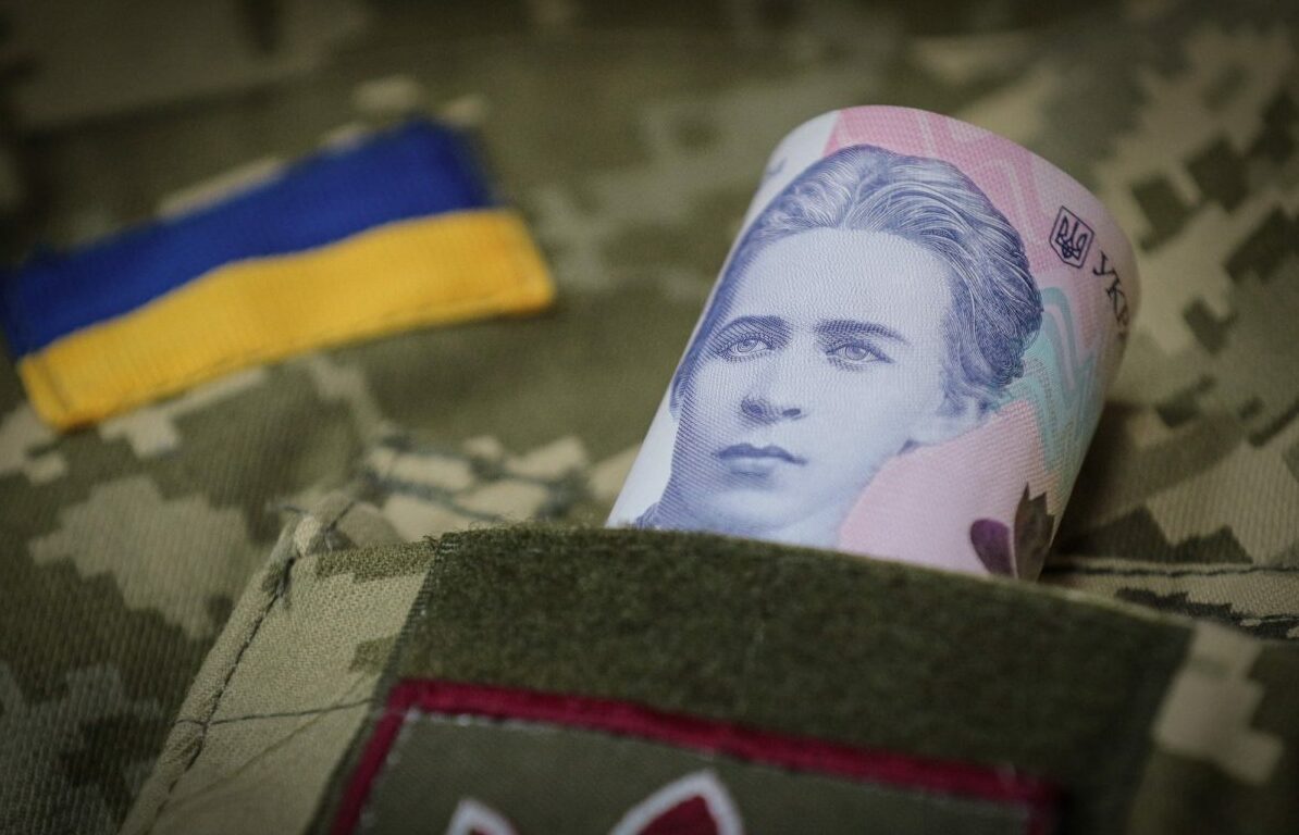 В Україні хочуть підвищити ще два податки, щоб повернути виплати військовим
