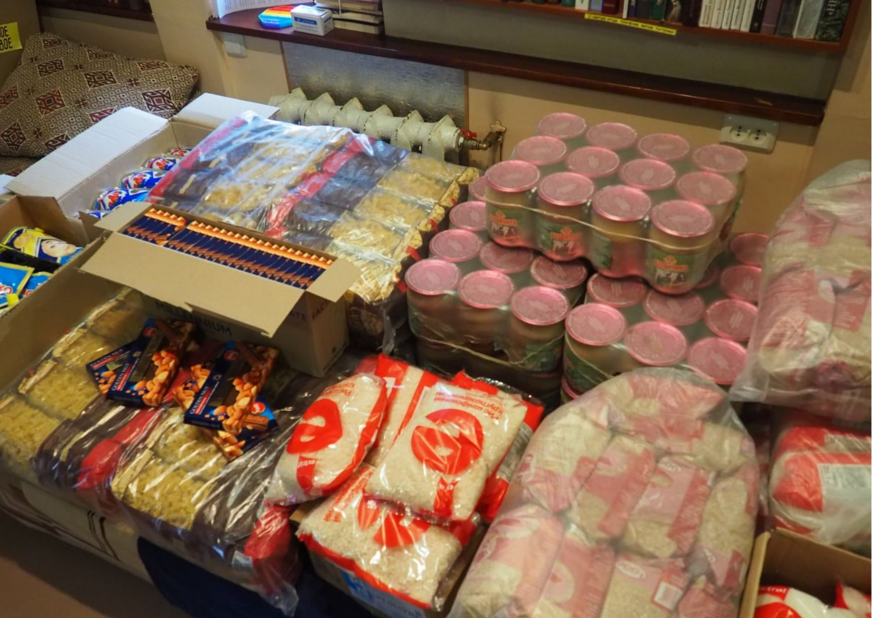 Жителям еще одной области начали выдавать бесплатные продуктовые наборы: как получить новую помощь