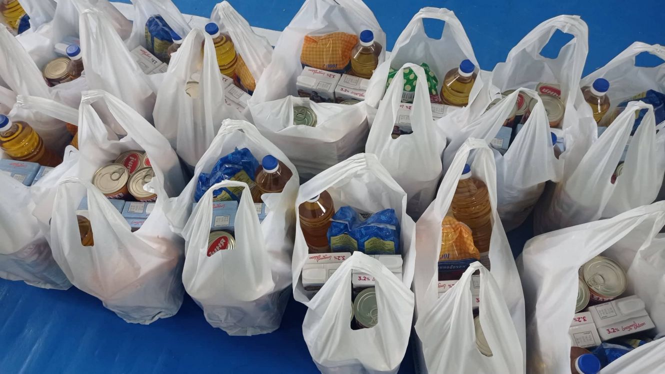 Чотири категорії українців можуть отримати безкоштовні продуктові набори: як подати заявку