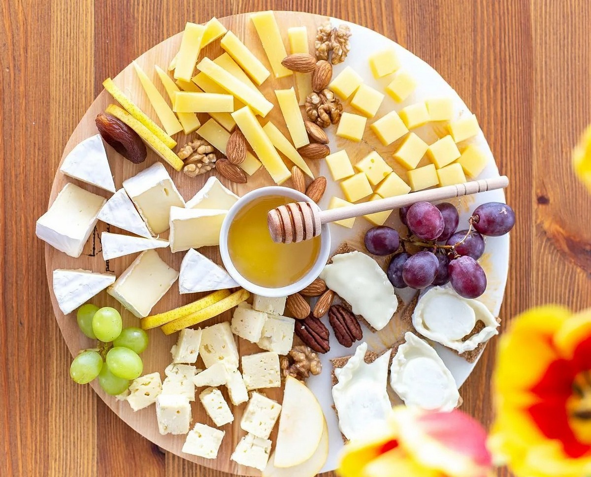 Названо найнебезпечніший сир, який призводить до захворювань серця