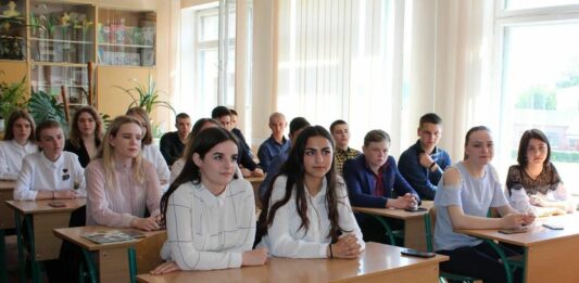 В школах Украины будут преподавать на двух языках: кого ждет нововведение - today.ua