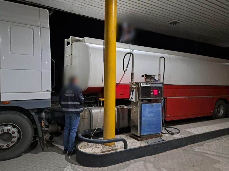 Мережу АЗС викрили у продажу підробленого бензину в Україні - today.ua