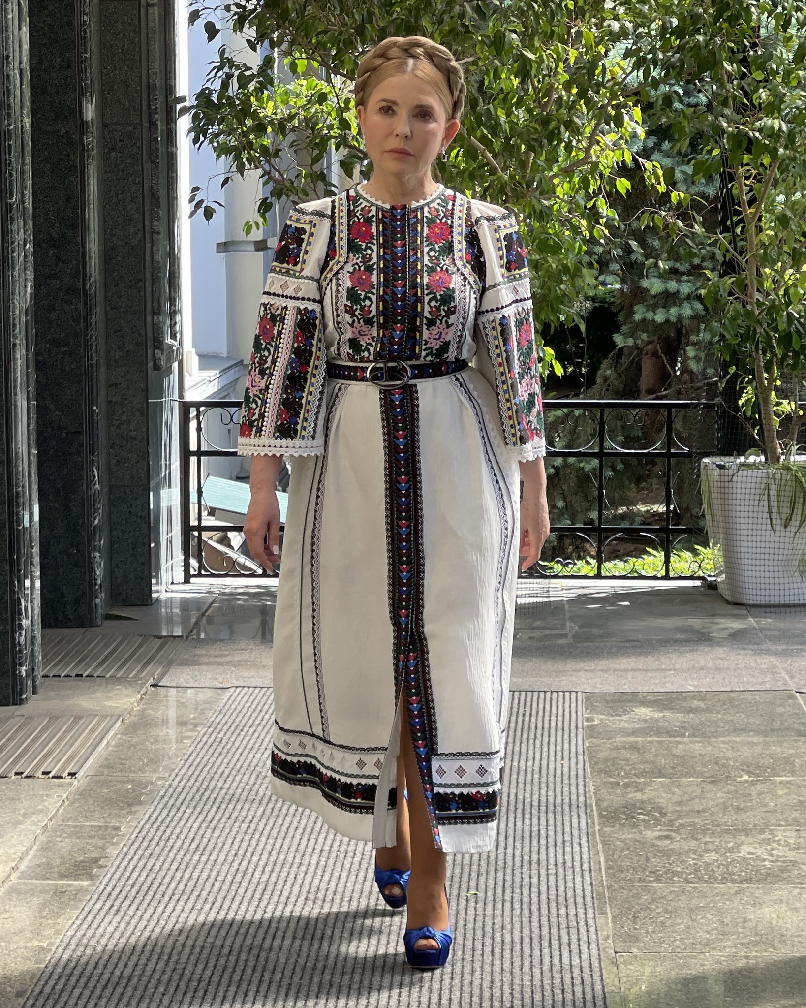 Нарушила модное правило: Юлия Тимошенко снялась в вышиванке и на каблуках 