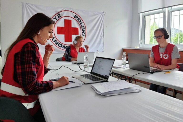 Украинские беженцы в Польше могут получить помощь от Красного Креста: как подать заявку - today.ua