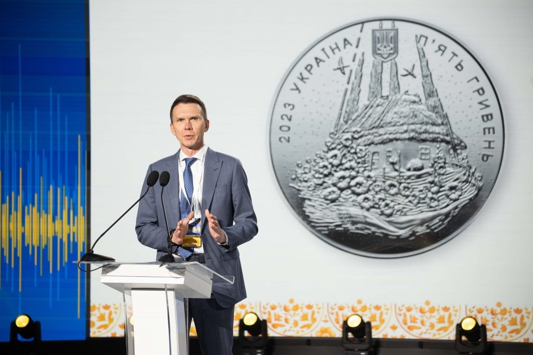 НБУ выпустив нову монету: як вона виглядає, та кому присвячена