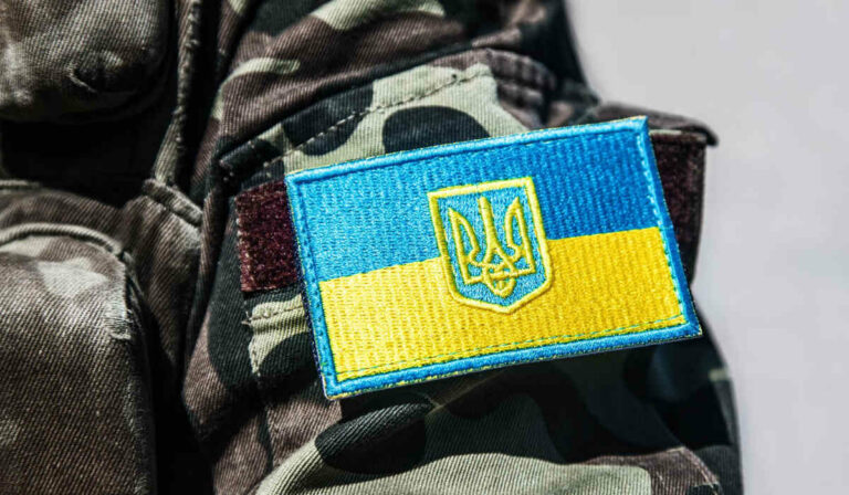 Снятых с военного учета украинцев не выпускают за границу: адвокат рассказал, в чем проблема - today.ua