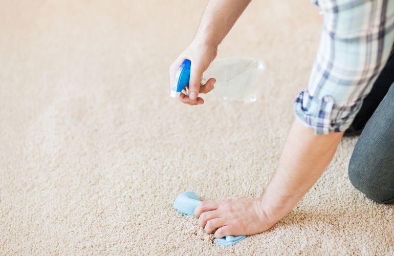 Фахівці у сфері клінінгу назвали два простих способи відмити килим без прання