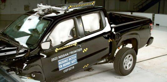 Експерти IIHS розповіли, для кого небезпечні середньорозмірні пікапи - today.ua