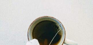Ученые рассказали, опасно ли для здоровья пить из немытой чашки с налетом чая или кофе - today.ua