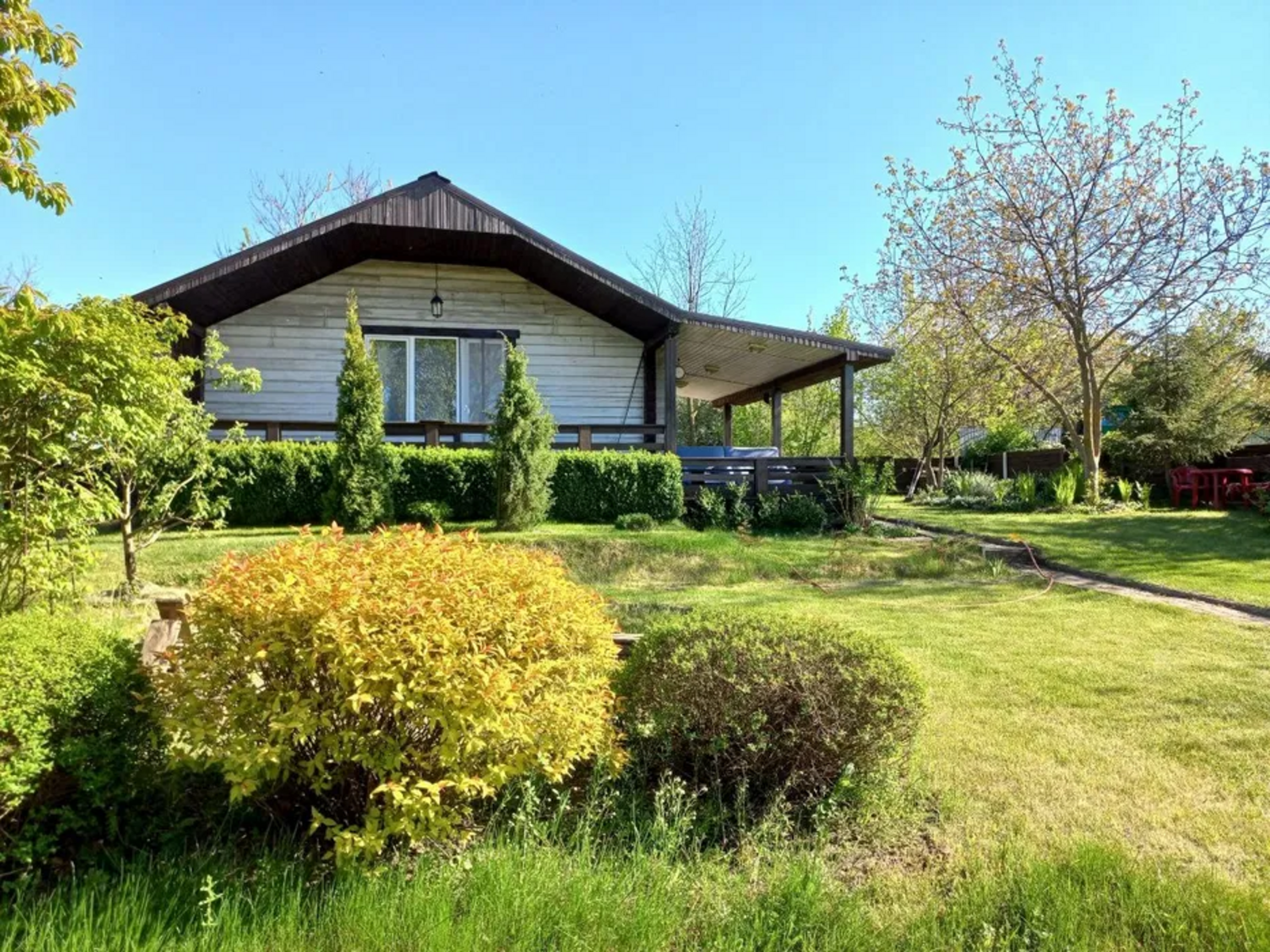 Оренда заміських будинків на літо: названо ціни в різних регіонах України