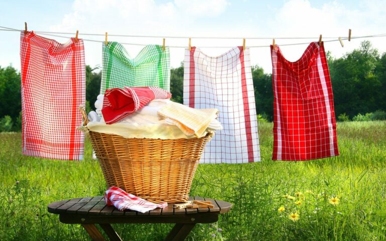 Будут как новые: три простых способа отстирать кухонные полотенца - today.ua