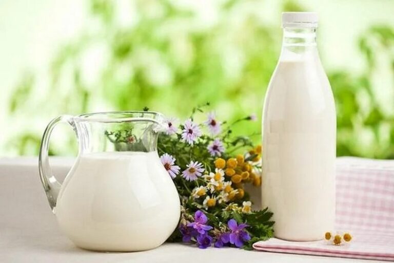 Молоко для богатого урожая: какие растения можно поливать молочкой - today.ua