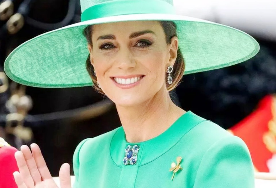 У зеленій сукні та діамантах: Кейт Міддлтон у сережках принцеси Діани з'явилася на параді у Лондоні