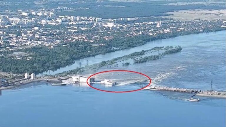 Оккупанты подорвали Каховскую ГЭС: вода идет в населенные пункты, власть объявила срочную эвакуацию - today.ua