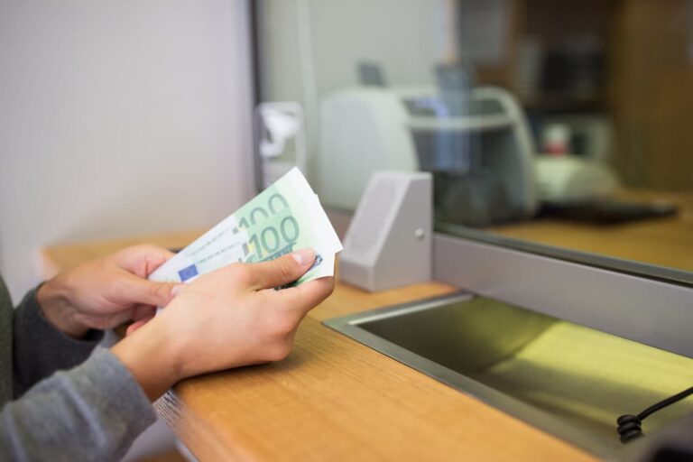 У НБУ розповіли, за обмін яких купюр банки можуть брати комісію - today.ua