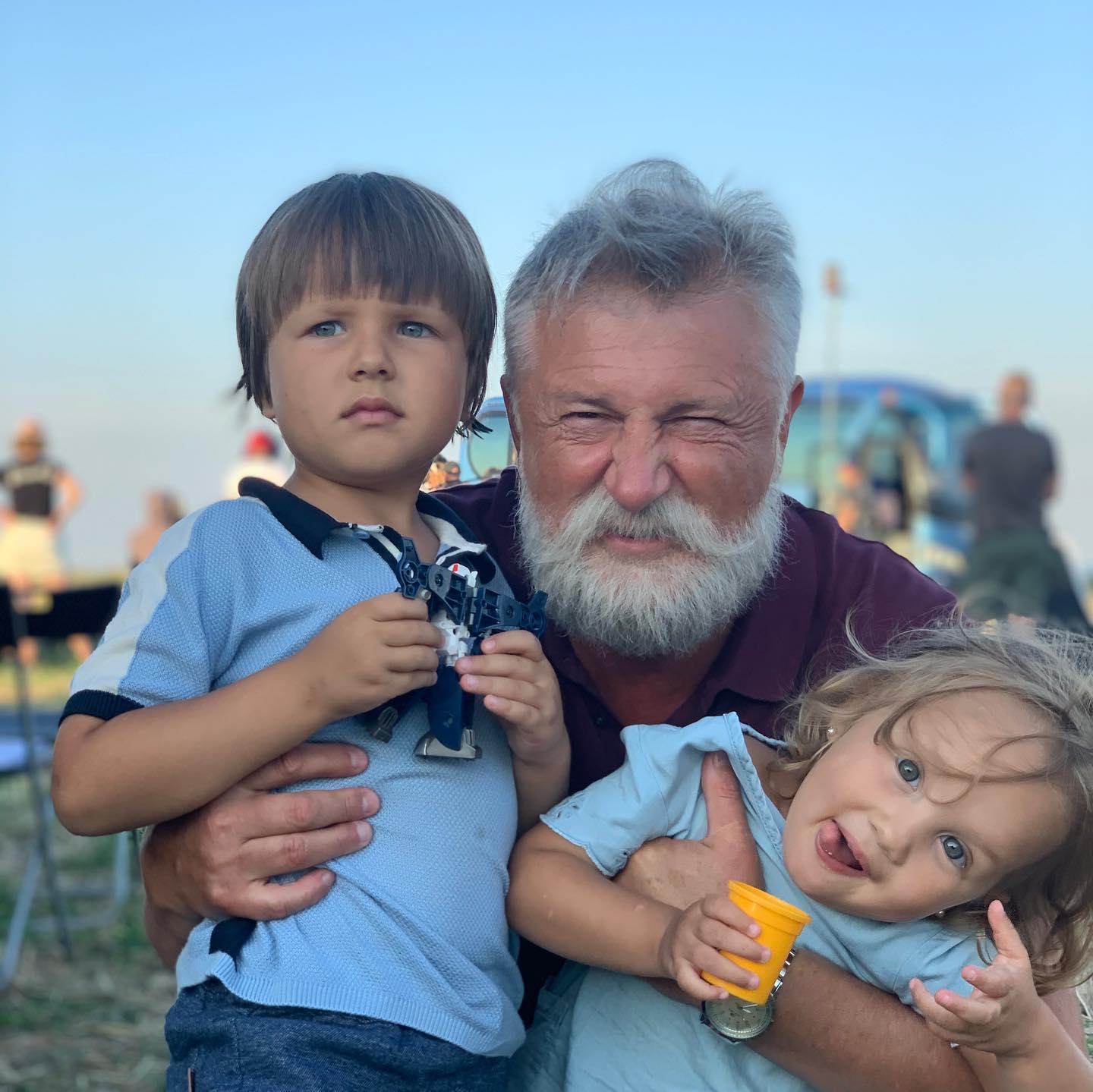 “Папік“ Станіслав Боклан показав рідкісне фото зі своїми підрослими онуками