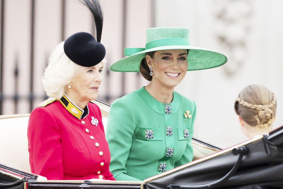 У зеленій сукні та діамантах: Кейт Міддлтон у сережках принцеси Діани з'явилася на параді у Лондоні