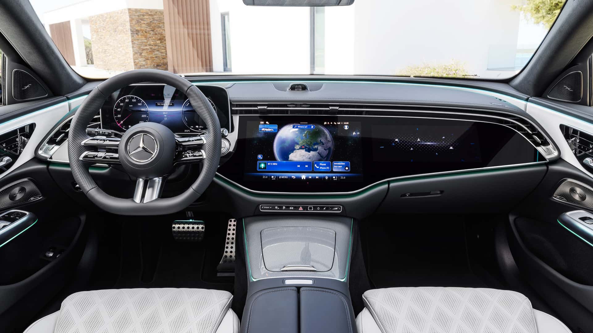 Mercedes представил новый универсал E-Class: все подробности