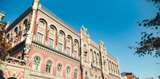 НБУ анонсував зміни в правилах купівлі доларів для населення - today.ua