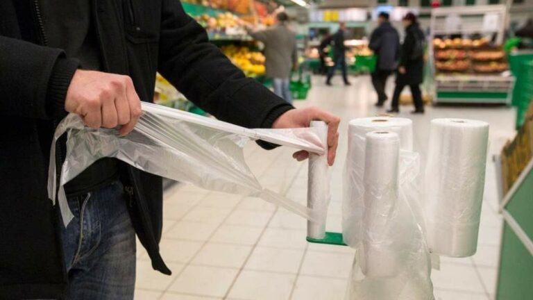 В Україні злетіли ціни на фасувальні пакети: як зекономити на покупках у супермаркеті - today.ua