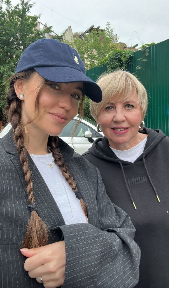 Надя Дорофеева очаровала сходством со своей красавицей-мамой: редкое фото