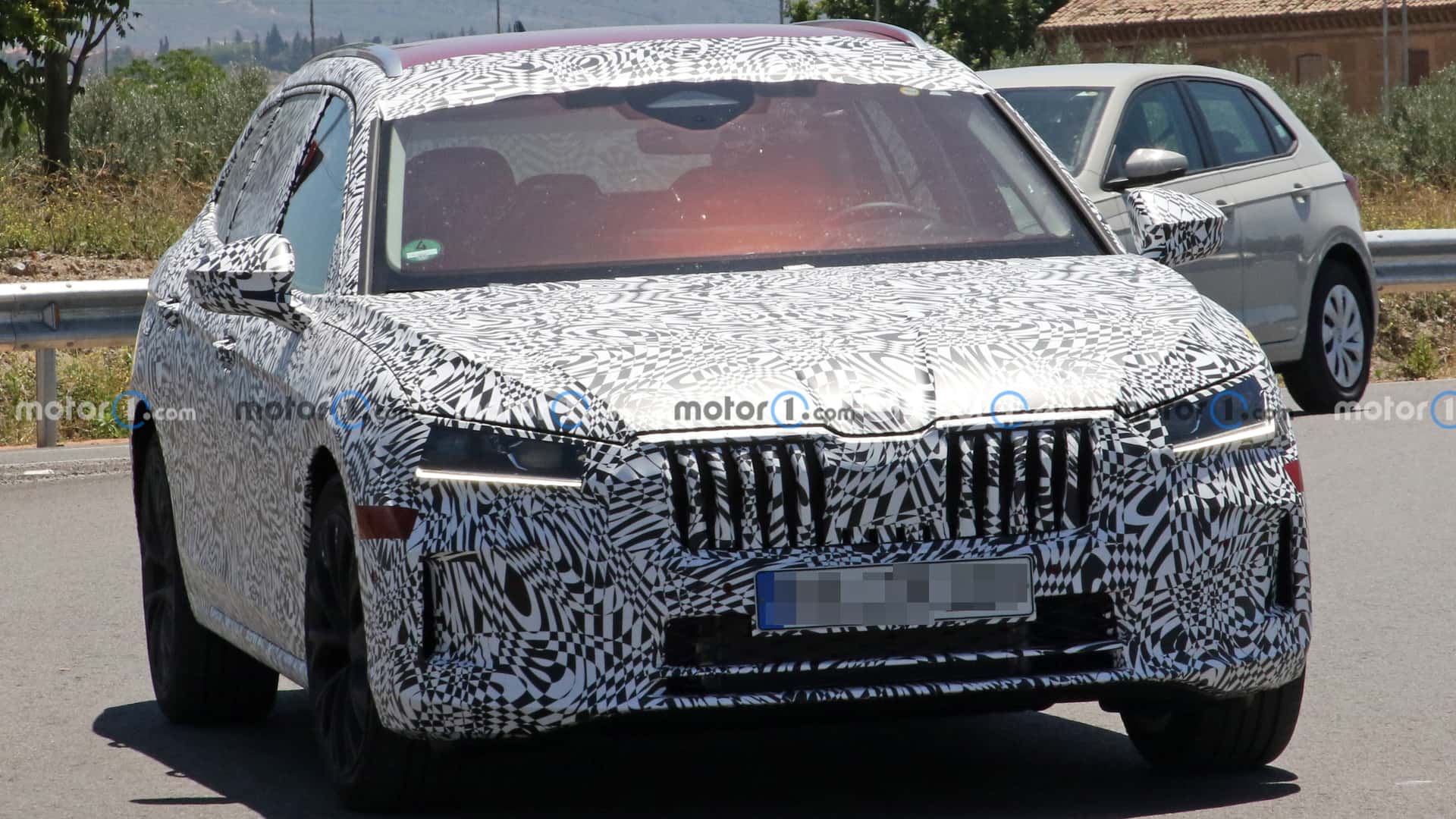 Skoda начала тестировать универсал Superb нового поколения