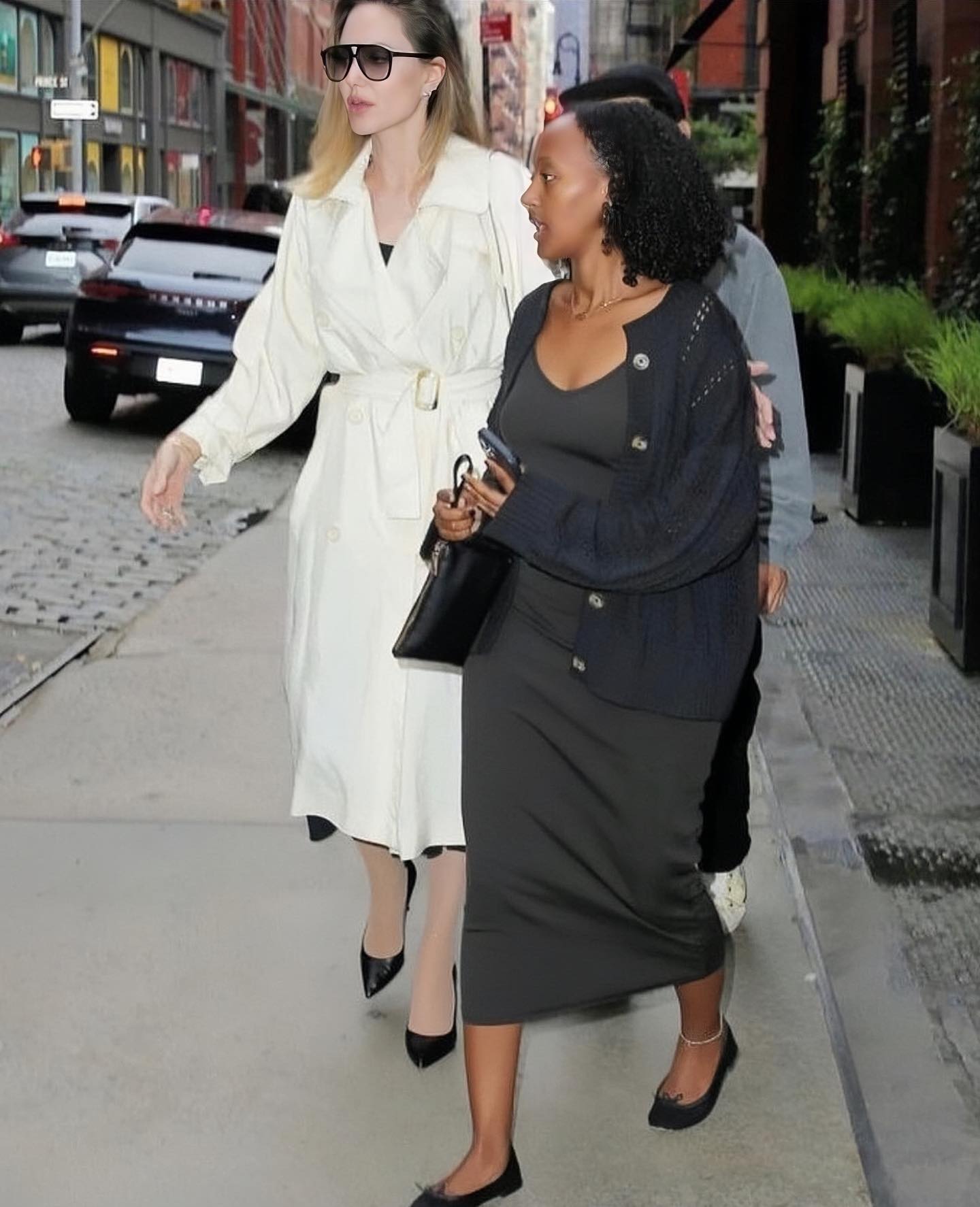 Анджелина Джоли нарушила главное модное правило: что нельзя надевать с юбкой