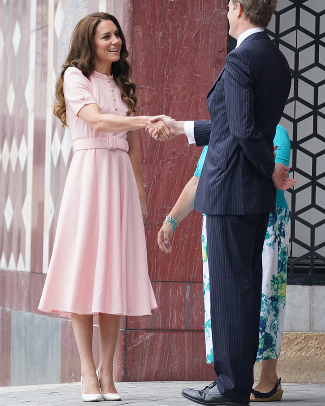 Принцесса Кейт Миддлтон очаровала публику в нежно-розовом платье своего любимого фасона