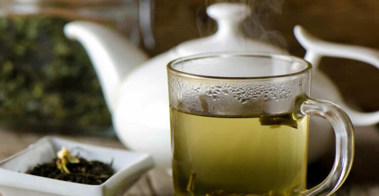 Отруює печінку: стало відомо, який зелений чай небезпечний для здоров'я - today.ua