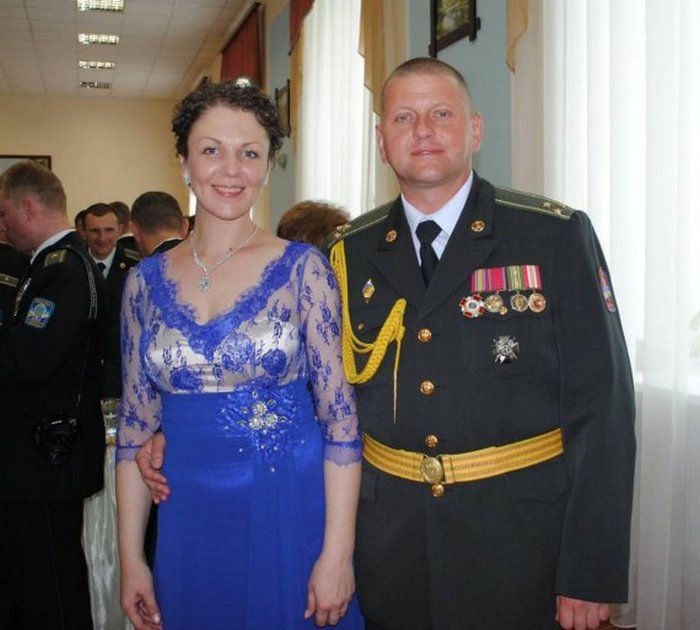 Главнокомандующий ВСУ Валерий Залужный показал архивное фото с женой и нежно поздравил ее с днем рождения