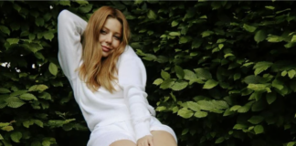 Без макияжа и прически: Тина Кароль показала новые фото на фоне розария возле своего загородного дома - today.ua