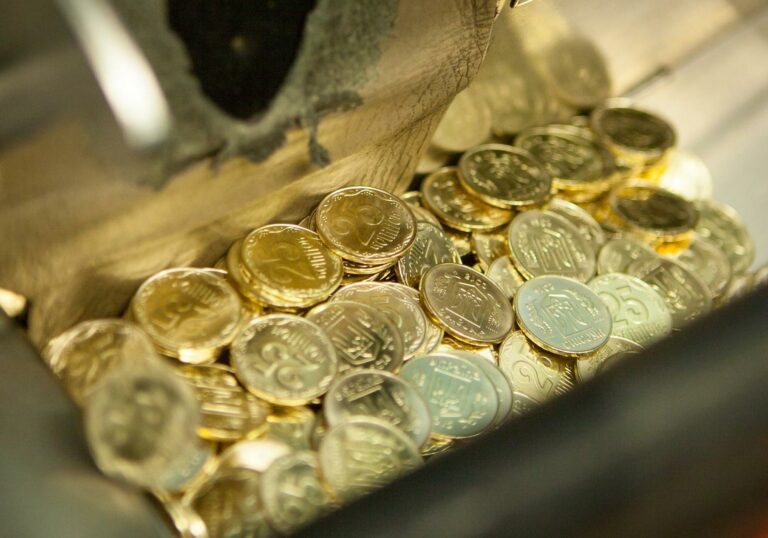 В Украине редкую монету номиналом 25 копеек продают за 10 000 грн: как она выглядит - today.ua