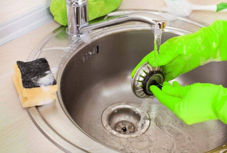 Сантехники назвали два простых способа, как прочистить слив своими руками - today.ua