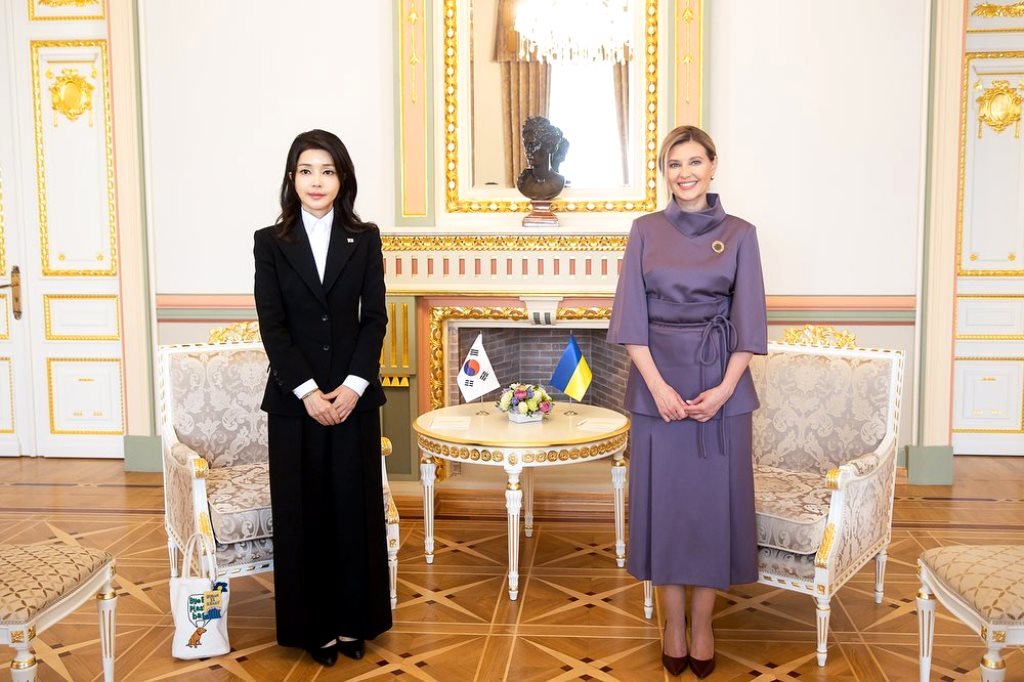 В лавандовом наряде и на каблуках: Елена Зеленская в Киеве встретилась с первой леди Южной Кореи - today.ua