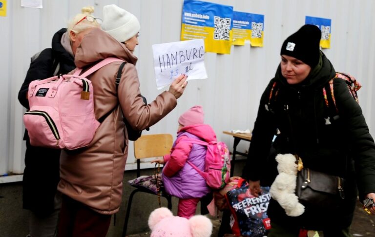 Осталось всего пять регионов: украинских беженцев предупредили о дефиците мест в Германии - today.ua