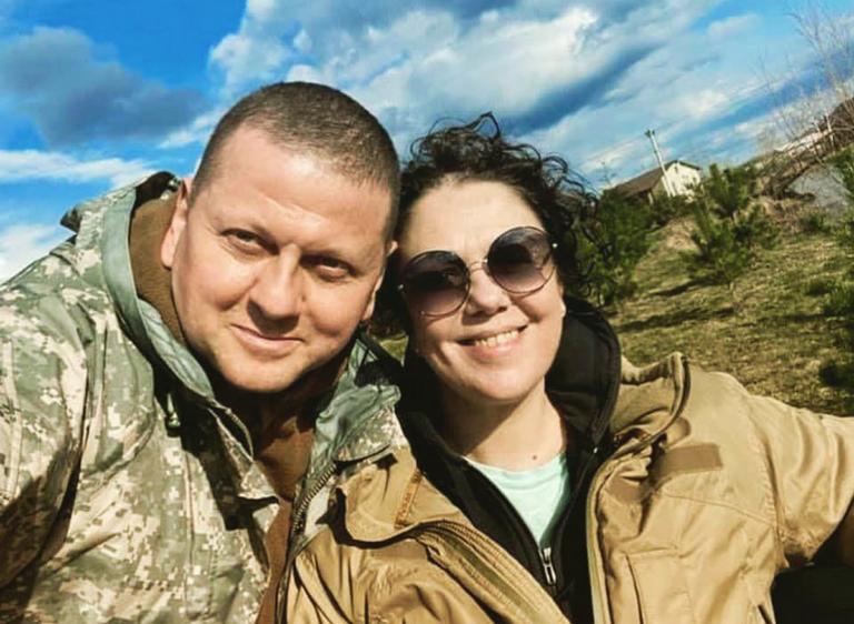 Главнокомандующий ВСУ Валерий Залужный показал архивное фото с женой и нежно поздравил ее с днем рождения - today.ua