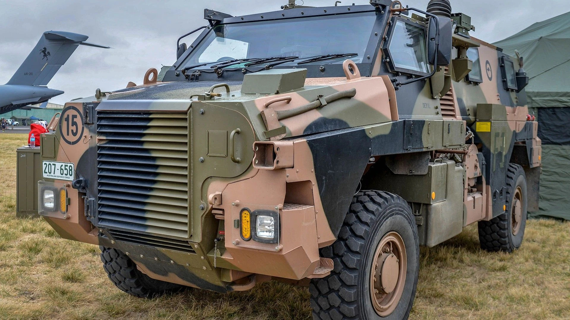 Австралия передаст Украине новую партию броневиков Bushmaster